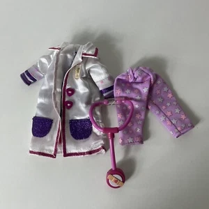 Disney Doc McStuffin Doctor Outfit Puppenkleidung - Bild 1 von 6