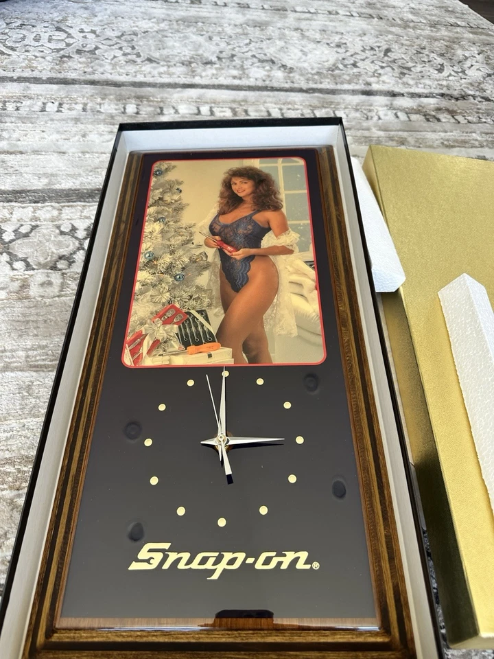 Reloj de pared modelo traje de baño herramientas a presión nuevo en caja Foto 1 de 4