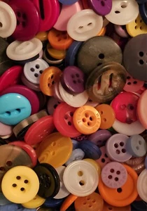 1 lb 12 oz Assorted Buttons for Crafting - Picture 1 of 1