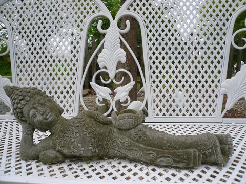 GORGEOUS RECLINING ASIAN LADY VINTAGE CEMENT/CONCRETE GARDEN STATUE 20" LONG Cover