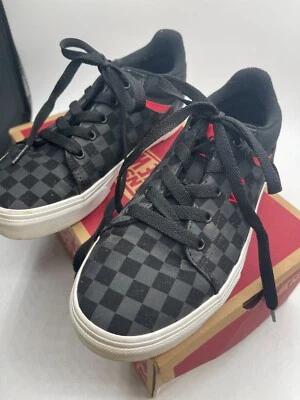 Мальчики Vans Seldan туфли шахматная доска черный красный размер 2,0 скейтбординга кроссовки новый - Изображение 1 из 4