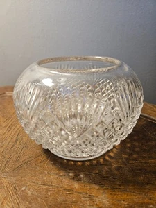 Cuenco de vidrio transparente con diseño de piña de 5" de ancho, apertura de 3" de diámetro, 3,5" de alto - Imagen 1 de 4