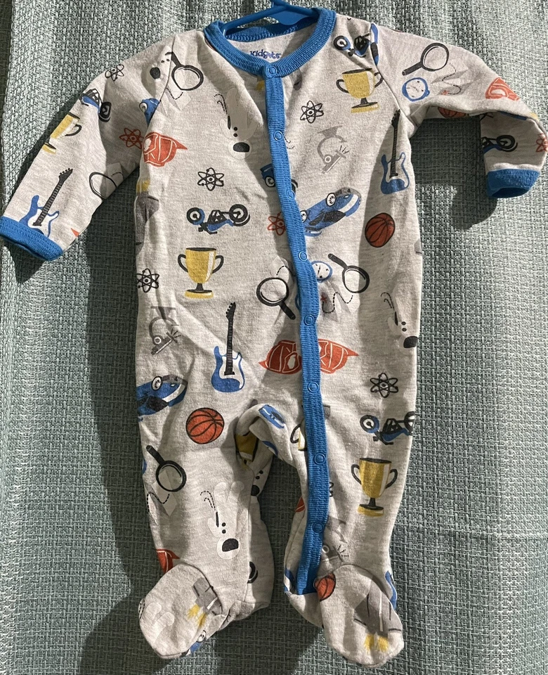 kidgets cama gris de una pieza con varias motos, astronauta, etc. Foto 1 de 1