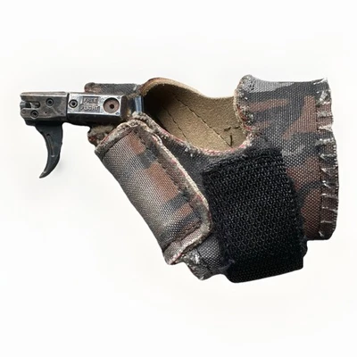WINN FREE FLIGHT TRIGGER RIGHT HAND BOW RELEASE ARCHERY Old School Camo Vintage - Image 1 of 4
