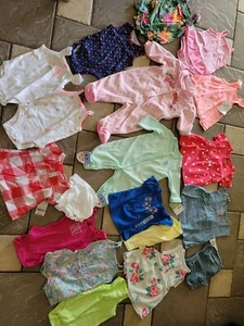 NUOVO LOTTO 19 PEZZI ABBIGLIAMENTO BAMBINA TAGLIA 3M CARTER + PANTALONCINI TOP ABITI - Foto 1 di 9