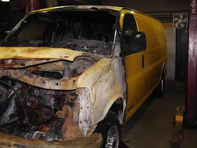 GMC Savana 3500 2003 lámpara de freno de montaje alto Foto 1 de 4