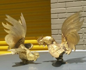 Vintage Pair Of Brass Fighting Roosters chicken Cocks small Statues.art deco - Imagen 1 de 12