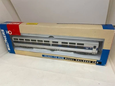 HO CUSTOM Walthers Amtrak Viewliner Sleeper Ph VI, lights, figures,  weathered - Image 1 of 4