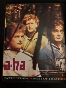 Póster promocional original raro de A-ha llorando bajo la lluvia enmarcado! - Imagen 1 de 1