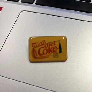 VINTAGE ""Taste It"" Diät Cola Pin ""One Awesome Calorie"" Aspartam Dose Coca Cola - Bild 1 von 2