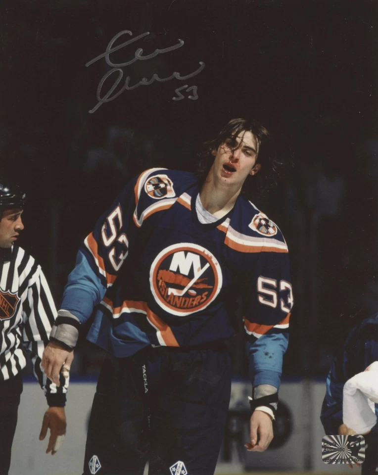 Zdeno Chara New York Islanders signed 8x10 Vintage Fight - Image 1 of 1