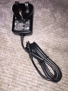 3x ładowarka Motorola NNTN4250B do TETRA MTH800 (wtyczka brytyjska) - Zdjęcie 1 z 4