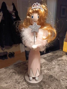 14" Horizons East Prinzessin Engel Weihnachten Holz Nussknacker 14" Neu im Karton - Bild 1 von 9