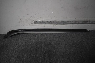 Mercedes Benz 2019-2022 deflector de agua OEM de fábrica Foto 1 de 4