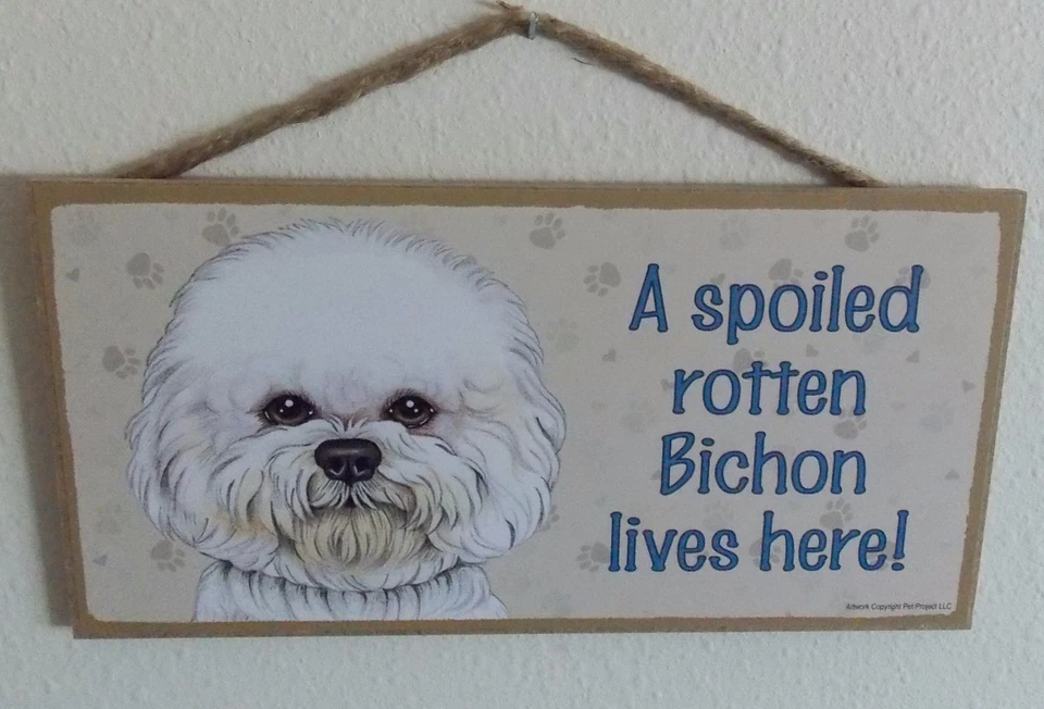 ¡UN BICHÓN PODRIDO MIMADO VIVE AQUÍ!  PLACA DE LETRERO DE PERRO DE MADERA 5" X 10"  Foto 1 de 1