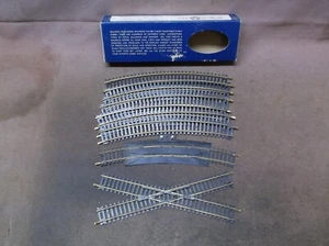 AHM HO SCALE MODEL TRAIN RAILROAD 9 PCS CURVED 1 CROSSOVER 1 TYCO POWER TRACK - Picture 1 of 11