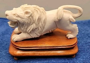 Vintage Finely Carved Asian Non Composite Lion Figure On Carved Wooden Plinth  - Picture 1 of 6