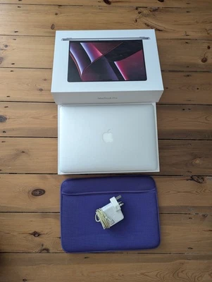 Macbook Air (13-inch, early 2014) bundle - Image 1 of 4
