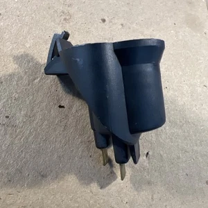 GE Refrigerator Light Socket -WR02X9391 - WR2X9391 - Picture 1 of 6