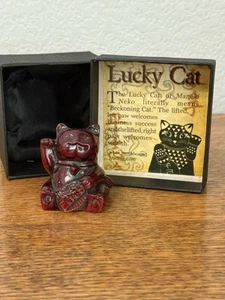 VTG Maneki Neko Red Japanese Tradition 1.5" Beckoning Lucky Cat Right Hand Resin - Picture 1 of 4