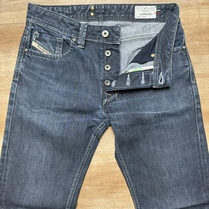 Diesel Jeans Men 28x32 Blue Larkee Straight Leg Dark Wash Italy Made 0088Z Y2K - Picture 1 of 15