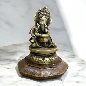 Vintage Brass Ganesha Idol – 6 x 6 x 7 Inches, Rare Vintage Collectible - Picture 1 of 3