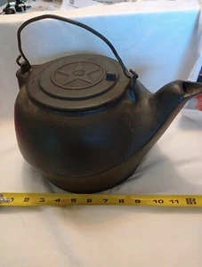 Antique 1800's Cast Iron Number 8 Kettle with Gate Mark, Bird Spout & Swivel Lid - Picture 1 of 9
