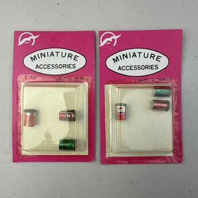 Mini latas de refresco Pepsi Coca Cola 7up 2 piezas accesorios miniatura para casa de muñecas nuevo de colección Foto 1 de 3