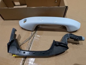 New Genuine VW Volkswagen ID.3 Front RH External Door Handle White 5H2837206E - Picture 1 of 1