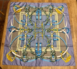 Bufanda de seda púrpura HERMES Grand Manege H d’ORIGNY hecha en Francia 34 X 35 pulgadas - Imagen 1 de 6