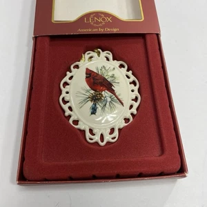 Lenox Porcelana Invierno Saludos Cardenal Pájaro Navidad Adorno Nuevo en Caja - Imagen 1 de 5