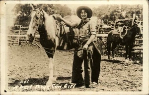 West Texas TX Vaquera con Caballo Pistola Bandolera De Colección RPPC - Imagen 1 de 2
