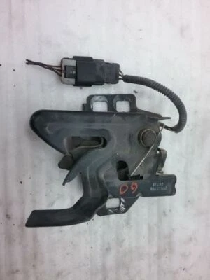 Actuador de cierre de capó Chevrolet Malibu S-406RM 2009 Foto 1 de 3