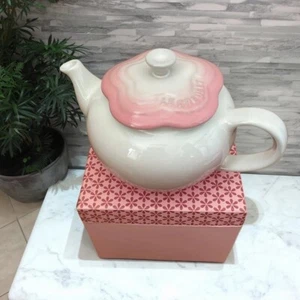 Le Creuset Small Flower Fleur Teapot Powder Pink 910111-00 NEW - Picture 1 of 4