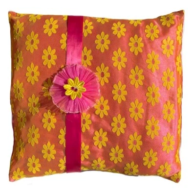 Cojín de almohada floral bordado seda satinada Wyla Foto 1 de 4