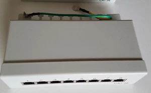 Panel de conexión de metal resistente 8 puertos LSA montaje en pared - gris - Imagen 1 de 4