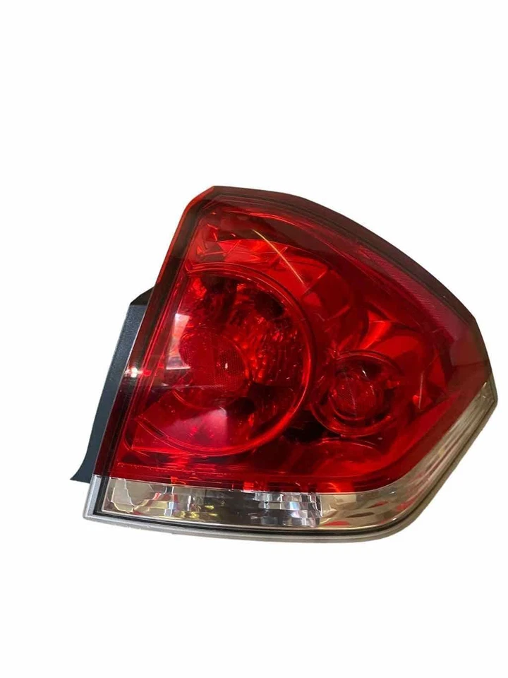 06 07 08 09 10 11 12 13 14 15 16 CHEVY IMPALA Luz Trasera Lámpara Pasajero Derecho Foto 1 de 4