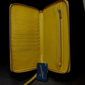 Universal Thread Women's Zip Closure Wallet Yellow/Mustard NWT - Picture 1 of 7