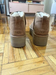 BARELY WORN Tan Platform UGGs Women’s Size 10 - perfect condition! - Picture 1 of 9