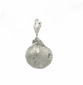 925 Solid Sterling Silver 3D Clam Seashell Pendant, Diamond Cut Accents - Picture 1 of 4