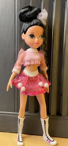 Bratz Puppe schwarze Haare blaue Augen neu gestylt - Bild 1 von 18