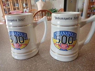 Dos (2) tazas Indianápolis 500 100 aniversario Steins con ganadores 2011 Wheldon Foto 1 de 3