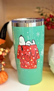 Peanuts Weihnachten Edelstahl Becher mit Deckel ~ Snoopy Hundehütte 22 Unzen - Bild 1 von 7