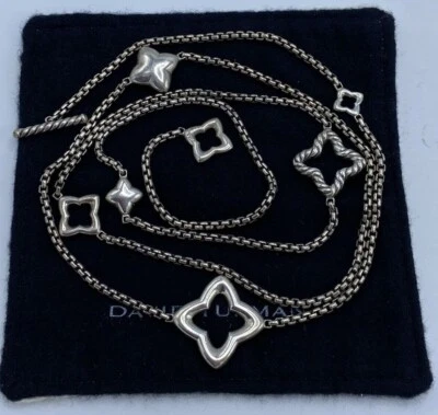 Collar de cadena David Yurman de plata de ley 925 de cuatro hojas con tela DY Foto 1 de 4