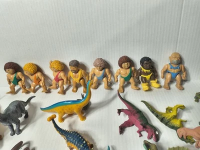 Lote de 80 hombres cavernícolas definitivamente dinosaurios Playskool 1987 de colección 3,5" y dinosaurios Foto 1 de 4