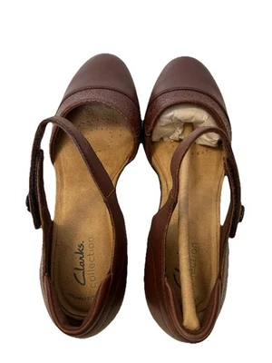 Clarks женщин размер 10 кожи Mary Jane Emily2 Ketra лодыжки ремень желтовато-коричневый насосы новый в коробке - Изображение 1 из 4