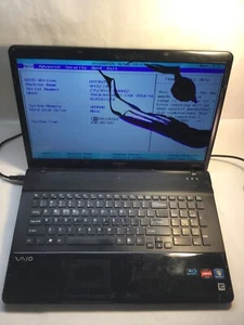 Sony Vaio PCG-714117 15" Intel Pentium MMX -BOOTS/ SCREEN DAMAGE -MZ - Picture 1 of 6