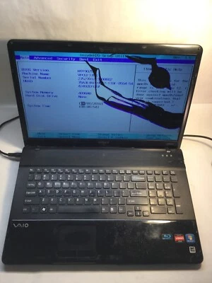Sony Vaio PCG-714117 15" Intel Pentium MMX -BOOTS/ SCREEN DAMAGE -MZ - Image 1 of 4