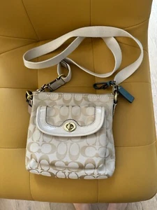 COACH Signature Penelope Linen Leather Crossbody Shoulder Bag Beige Gold - Picture 1 of 6