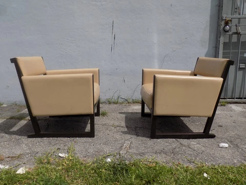 SUPER PAIR OF POST MODERN LEATHER LOUNGE / CLUB ARM CHAIRS Cover